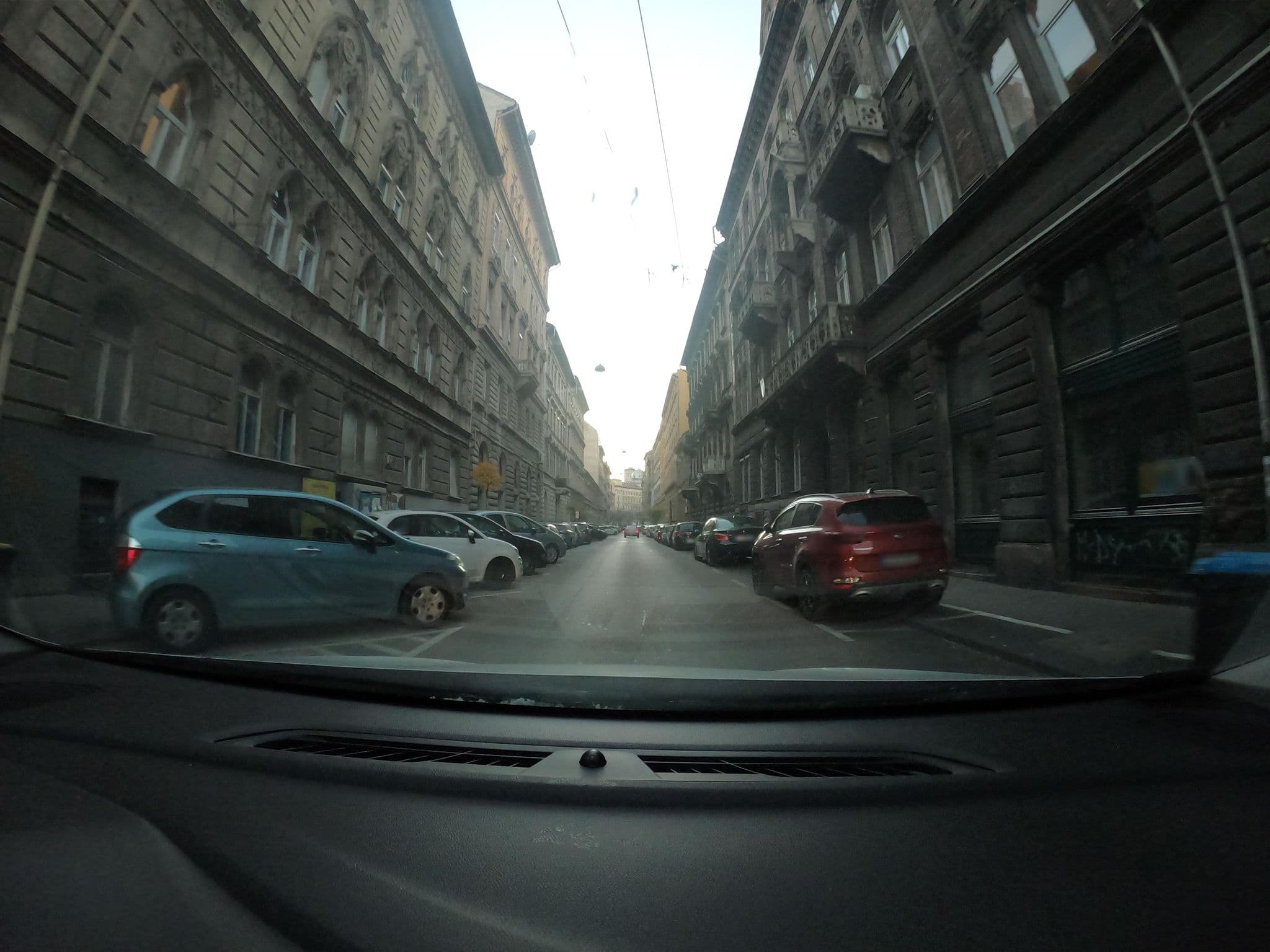 Street view near Ravin Hostel, Erzsébetváros — © vst (CC BY-SA · Mapillary)