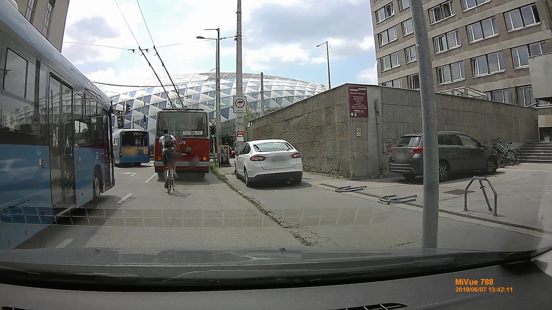 Street view near Hostels Hungary (Kinizsi Kollégium), Belső-Ferencváros — © geox123 (CC BY-SA · Mapillary)