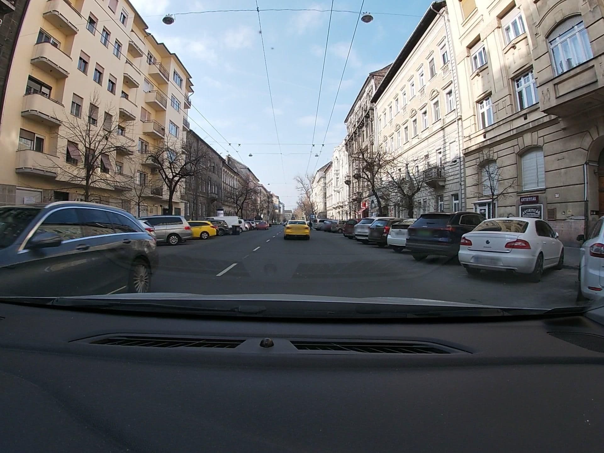 Street view near Budapest Heart Suites, Erzsébetváros — © vst (CC BY-SA · Mapillary)