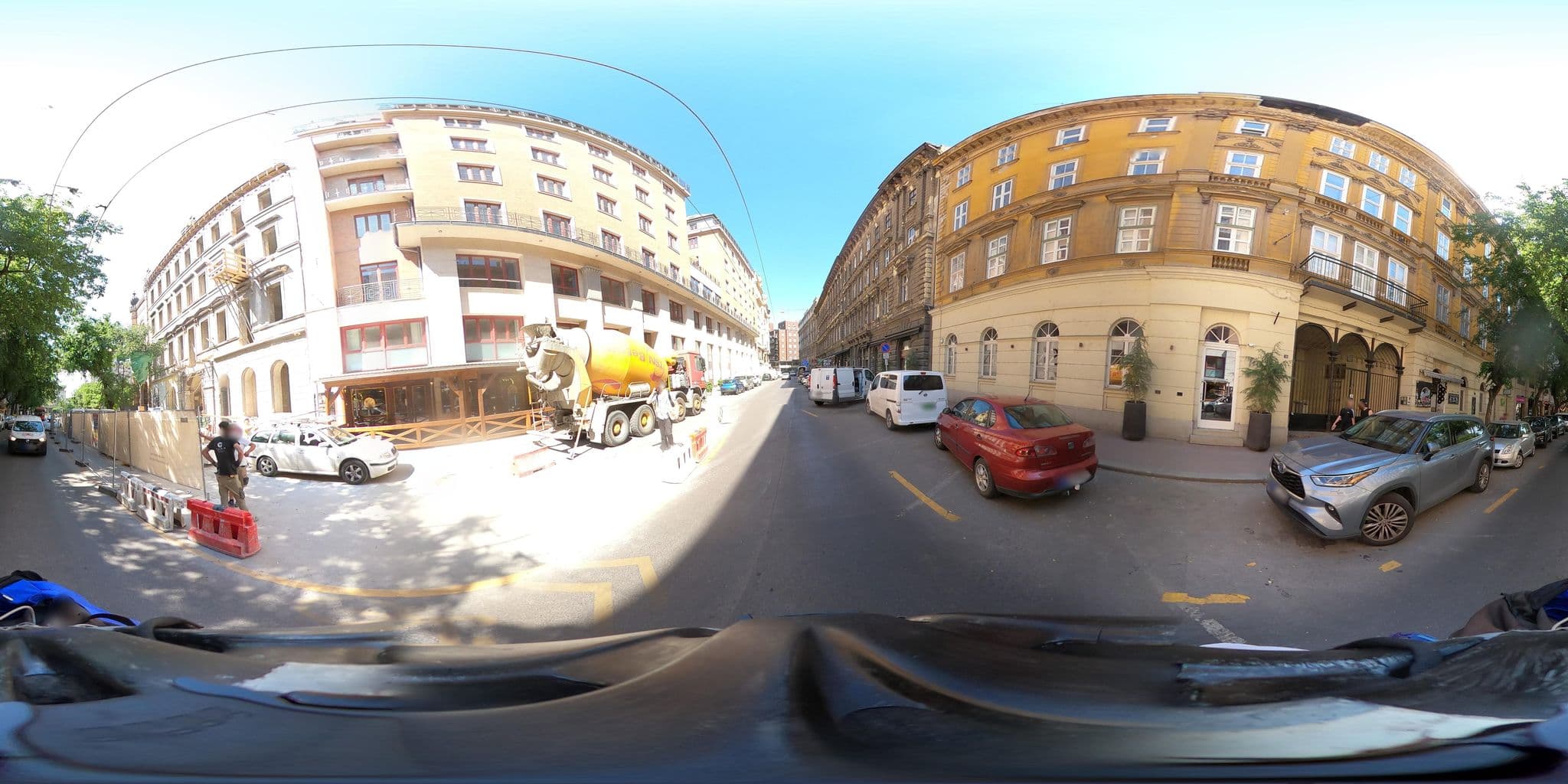 Street view near Waytostay, Palotanegyed — © grozsa11 (CC BY-SA · Mapillary)