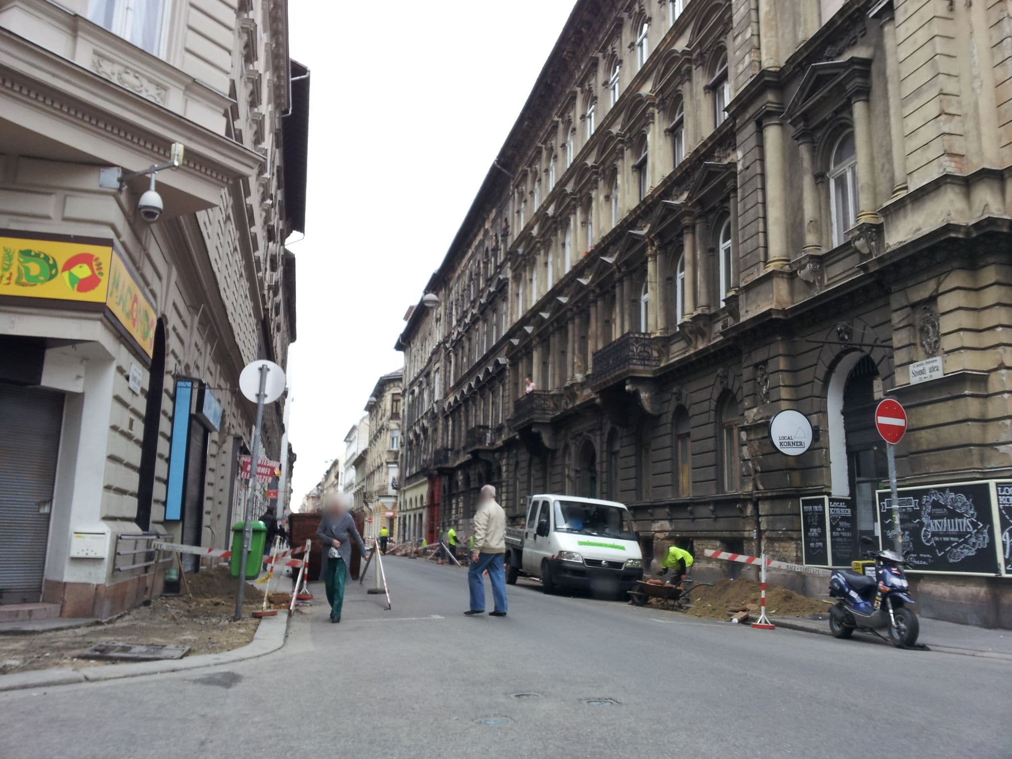 Street view near Cà degli Angeli, Budapest VI. kerület — © kolesajr (CC BY-SA · Mapillary)