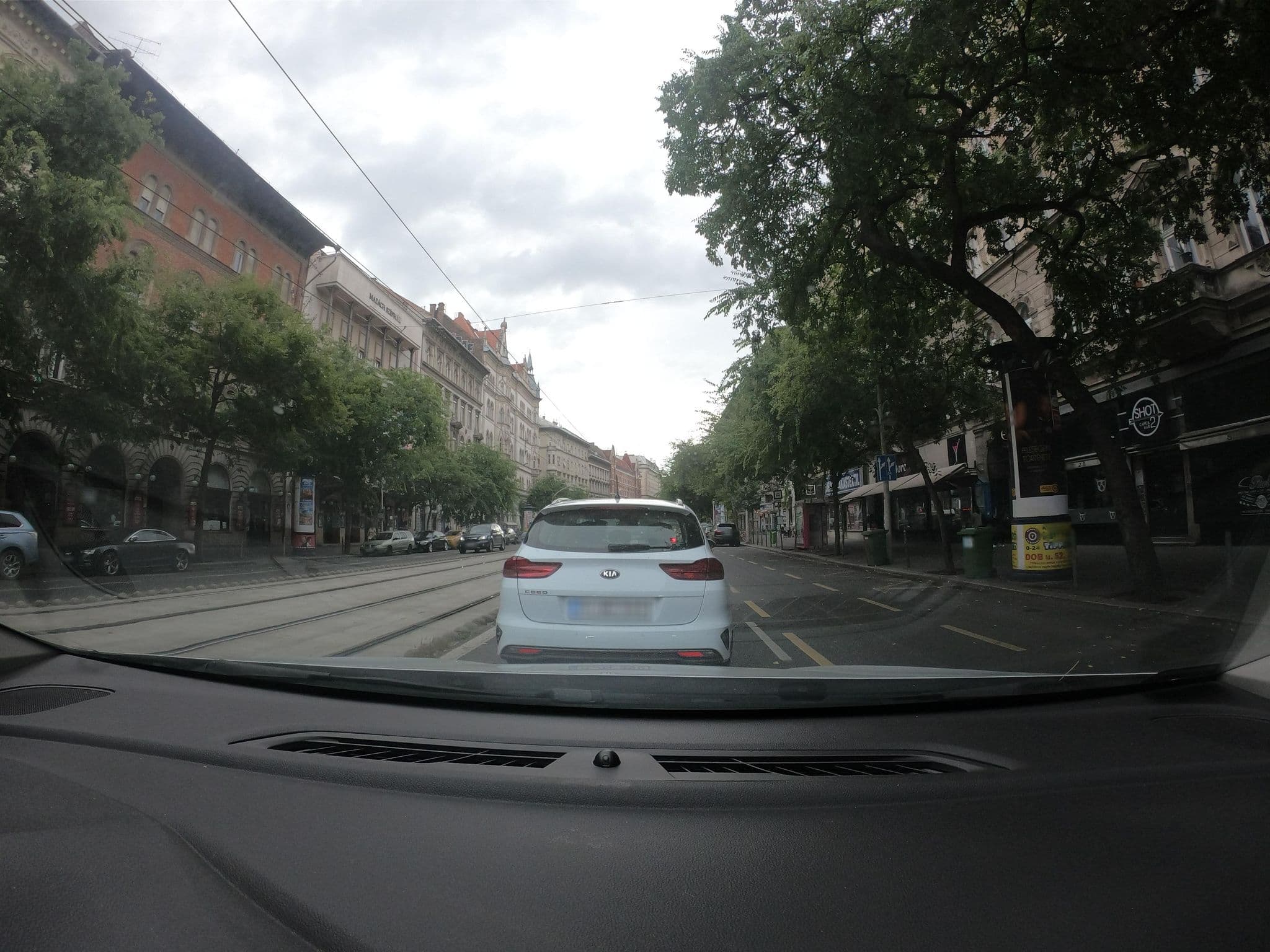 Street view near Boulevard Central Rooms, Budapest VI. kerület — © vst (CC BY-SA · Mapillary)