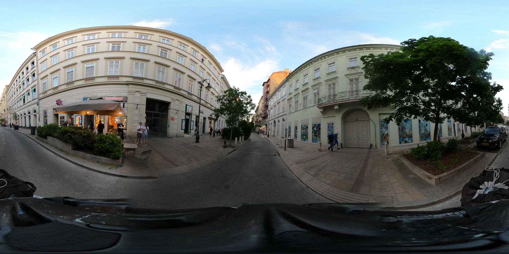 Street view near Souper Apartments Downtown, Budapest VI. kerület — © grozsa11 (CC BY-SA · Mapillary)
