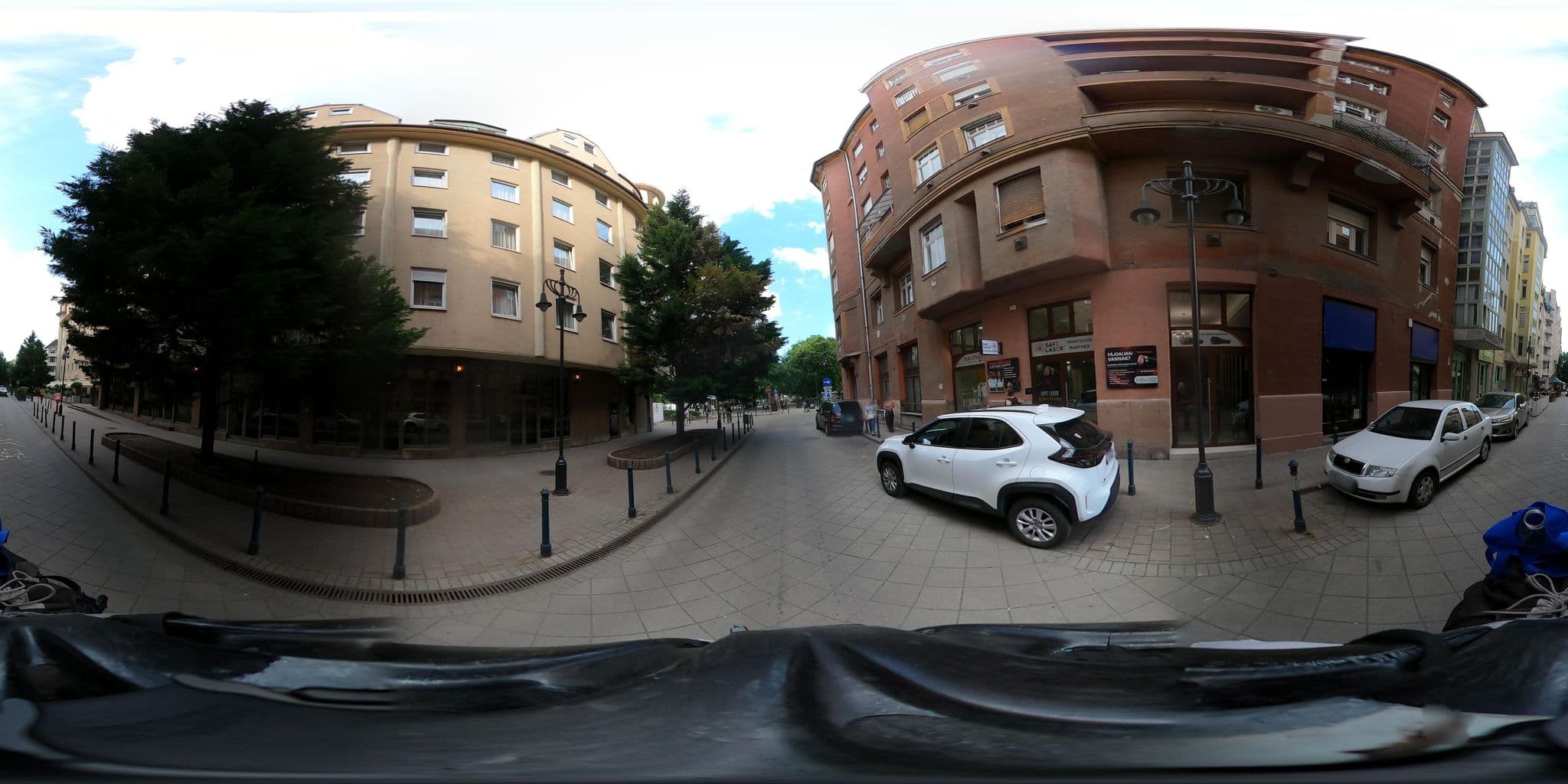 Street view near Hummus Bar Leonardo Hotel, Belső-Ferencváros — © grozsa11 (CC BY-SA · Mapillary)