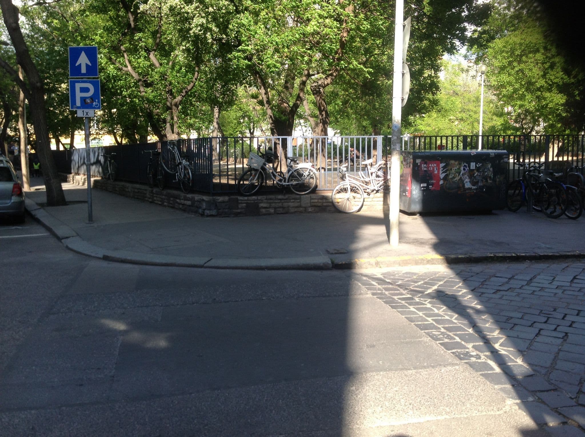 Street view near pastelp!nkapartment, Budapest VI. kerület — © osm1012 (CC BY-SA · Mapillary)