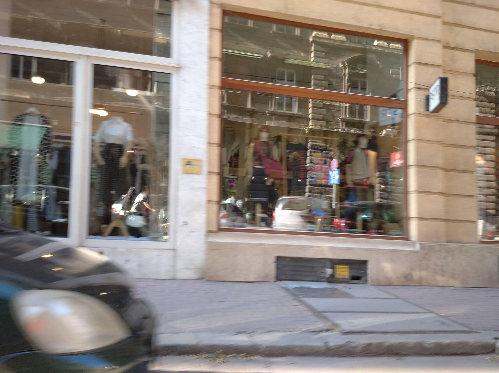 Street view near Smallgroup hostel, Palotanegyed — © grozsa11 (CC BY-SA · Mapillary)