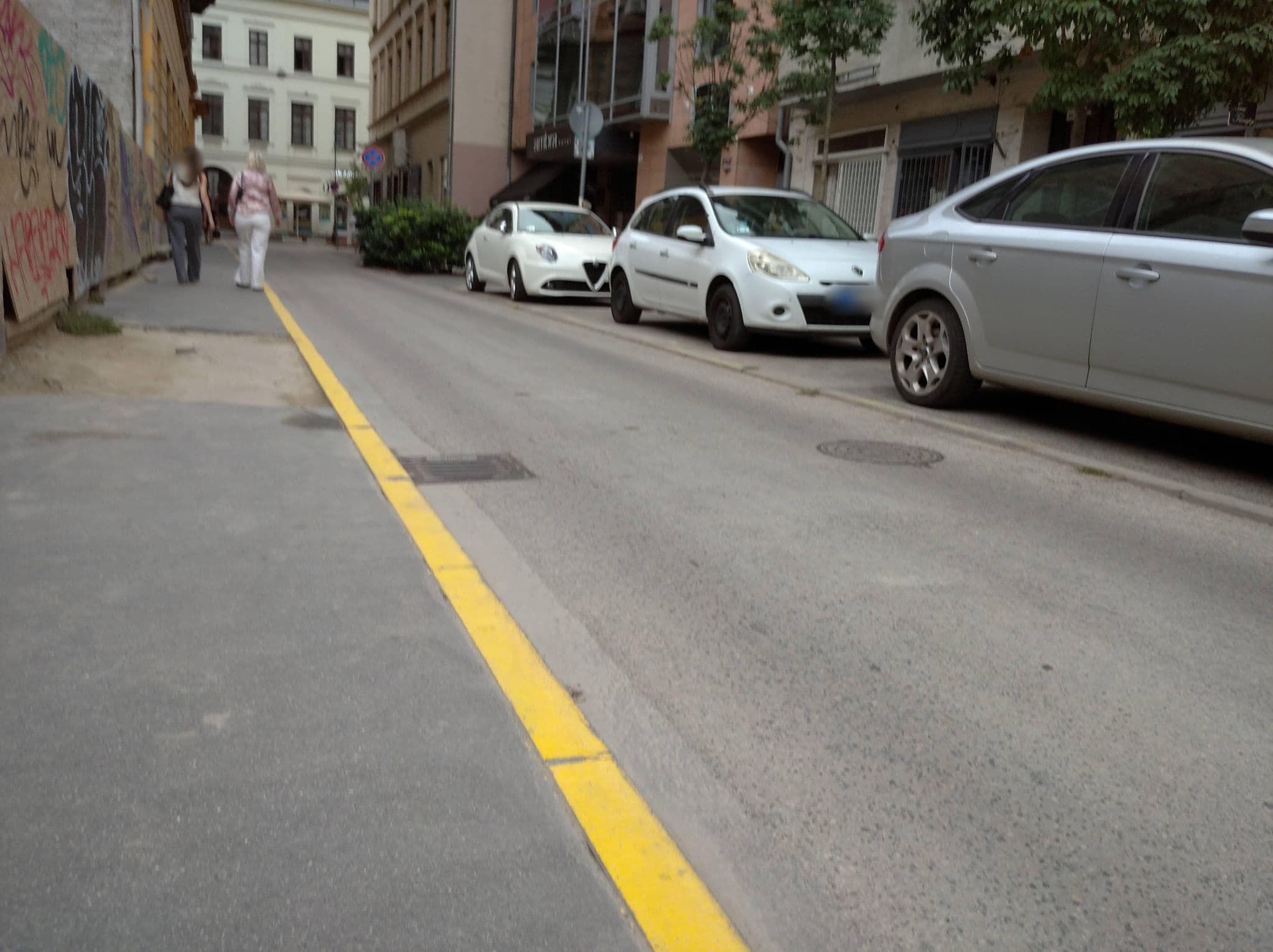 Street view near Room 601, Ambra Hotel, Budapest VI. kerület — © grozsa11 (CC BY-SA · Mapillary)