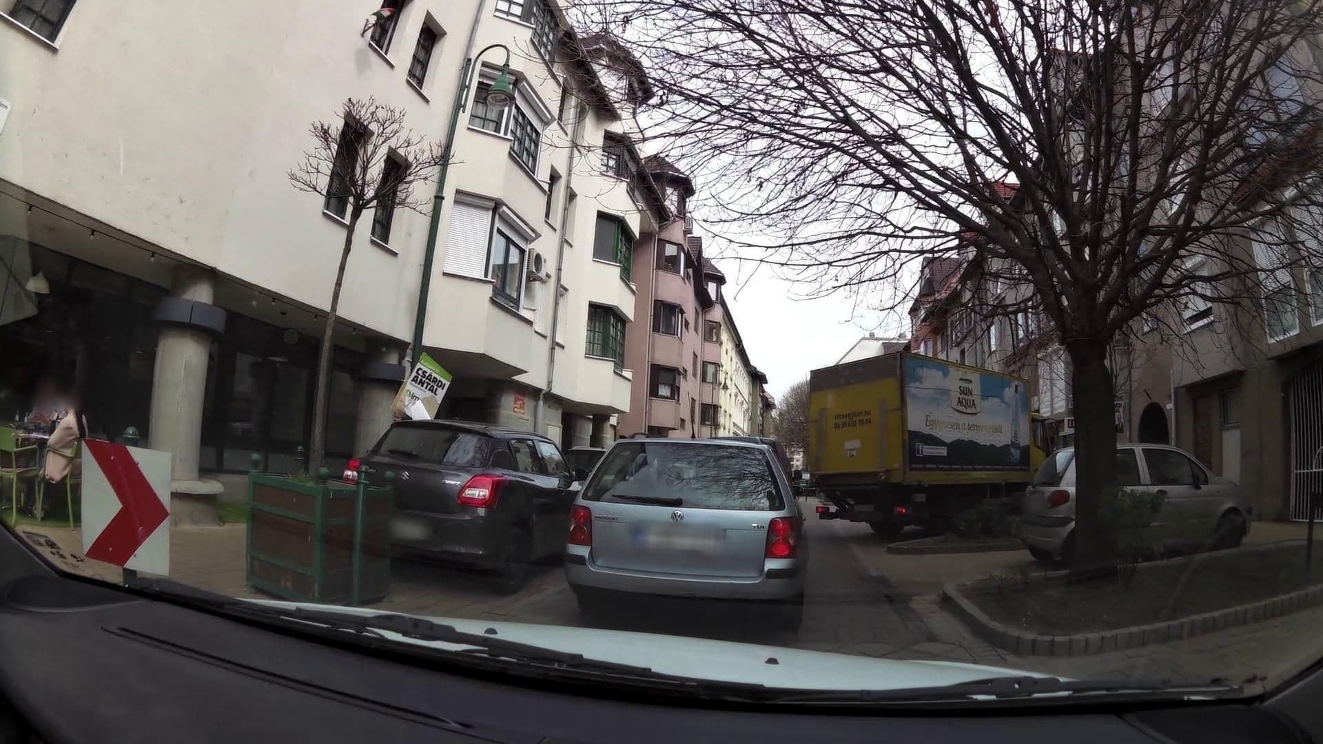 Street view near Leonardo Hotel, Belső-Ferencváros — © andreas2 (CC BY-SA · Mapillary)