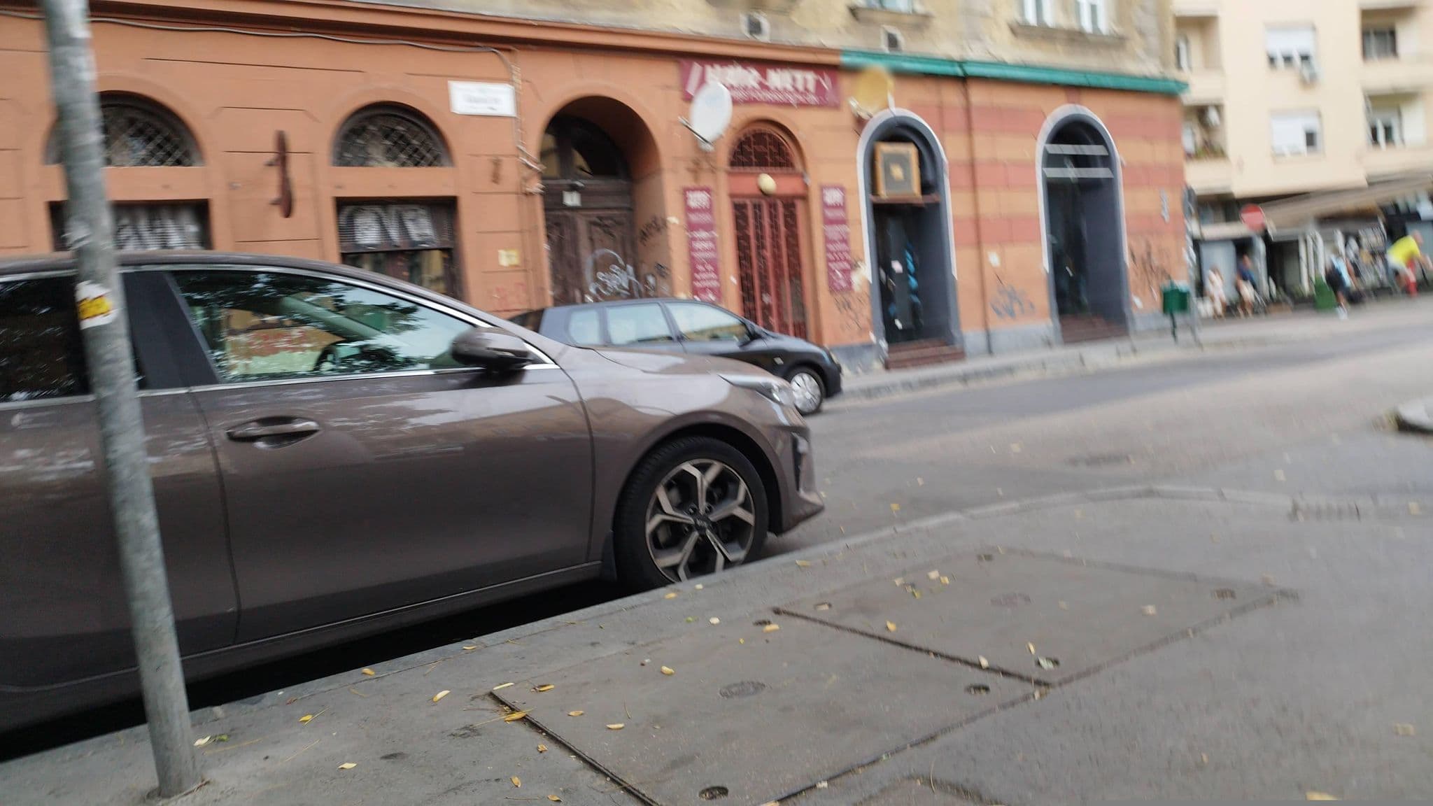 Street view near Down town Apartman, Budapest VI. kerület — © grozsa11 (CC BY-SA · Mapillary)