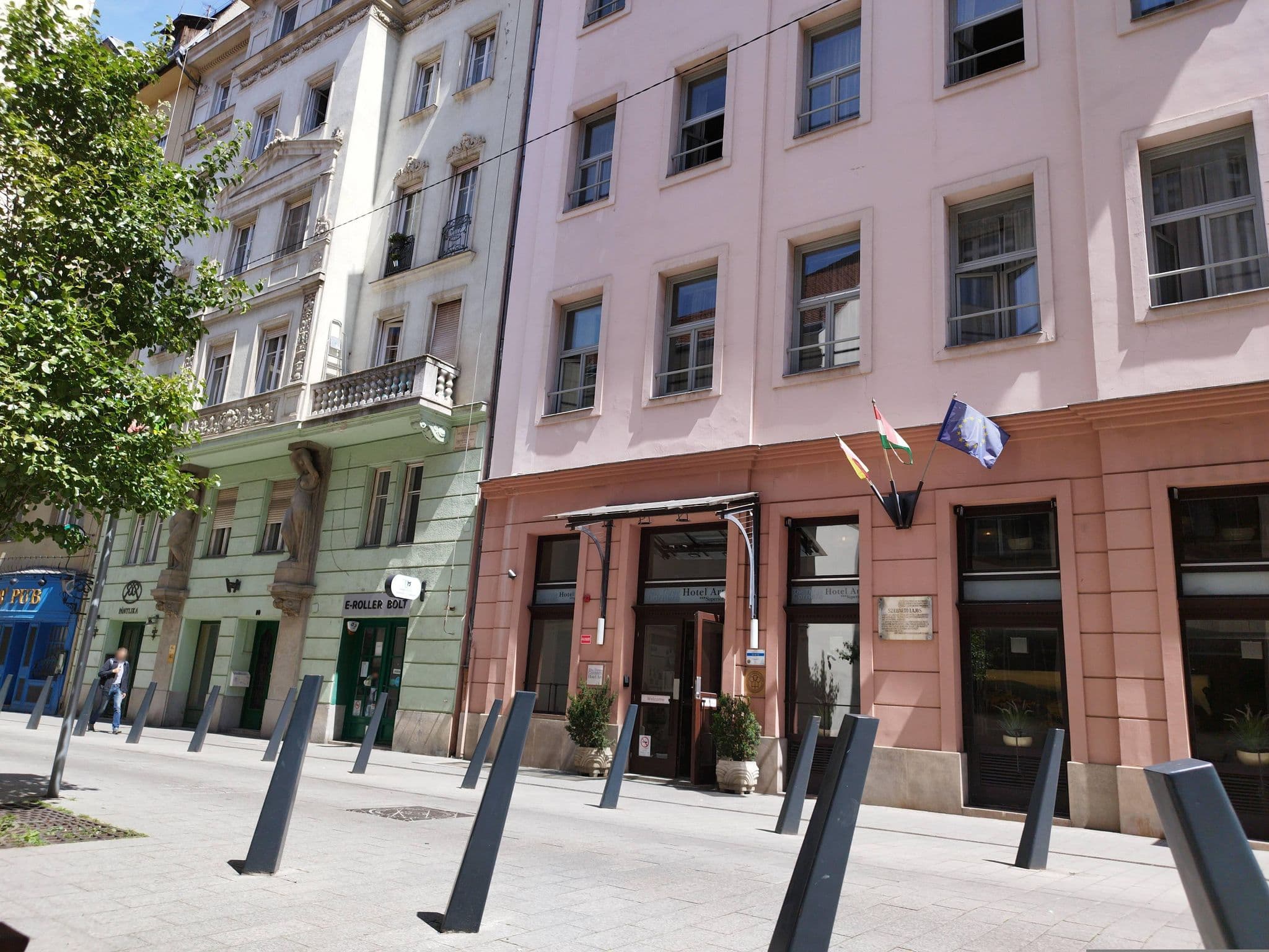 Street view near Best Western Hotel Art, Palotanegyed — © grozsa11 (CC BY-SA · Mapillary)