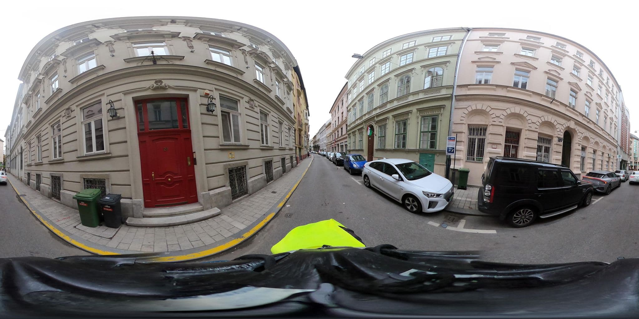 Street view near Ophelia Apartments, Palotanegyed — © grozsa11 (CC BY-SA · Mapillary)