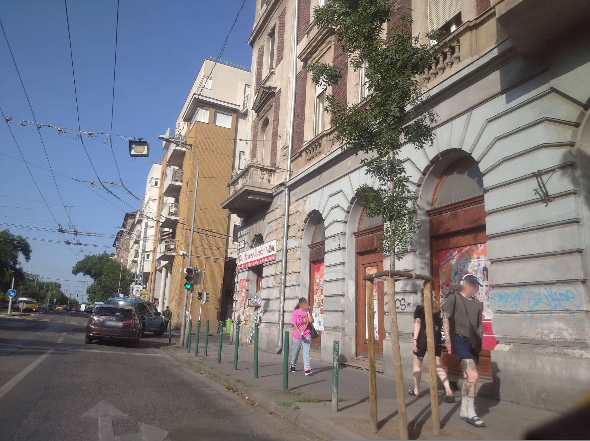 Street view near Tativen West Center, Budapest VI. kerület — © grozsa11 (CC BY-SA · Mapillary)