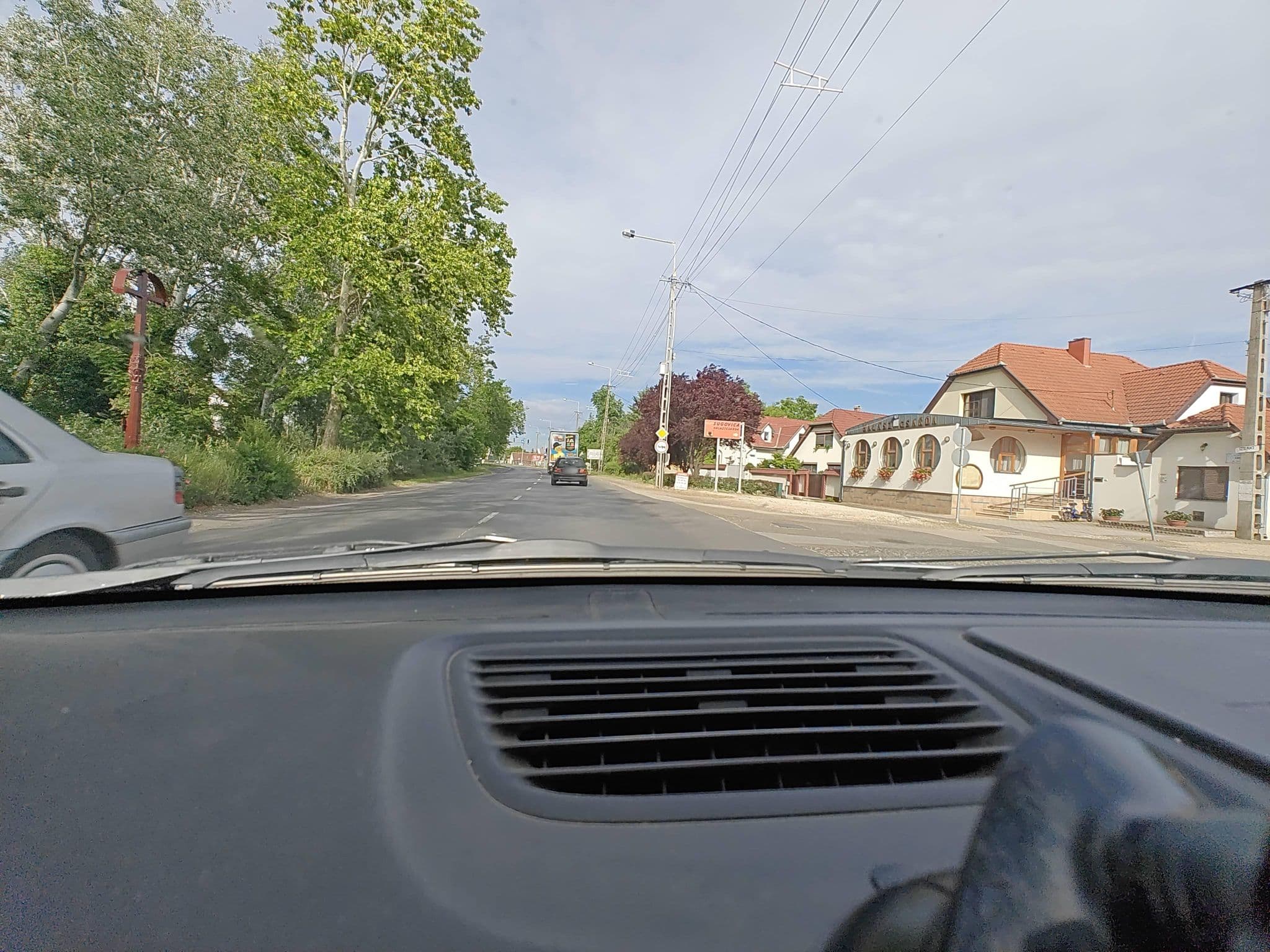 Street view near Hotel Átrium, Kecskemét — © Winner_hun (CC BY-SA · Mapillary)