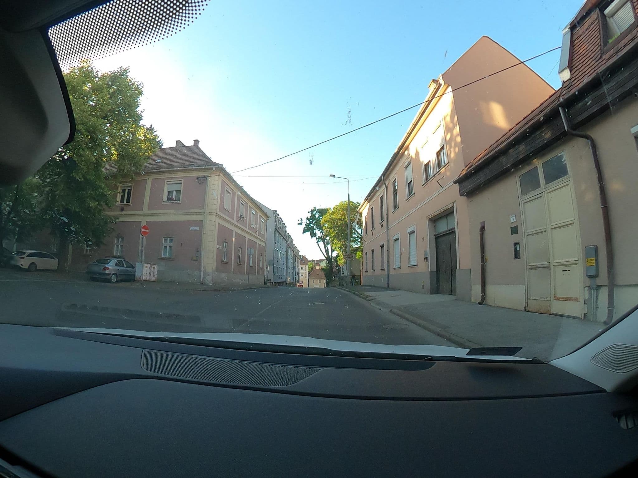 Street view near Focus Apartmanok, Eger — © vst (CC BY-SA · Mapillary)