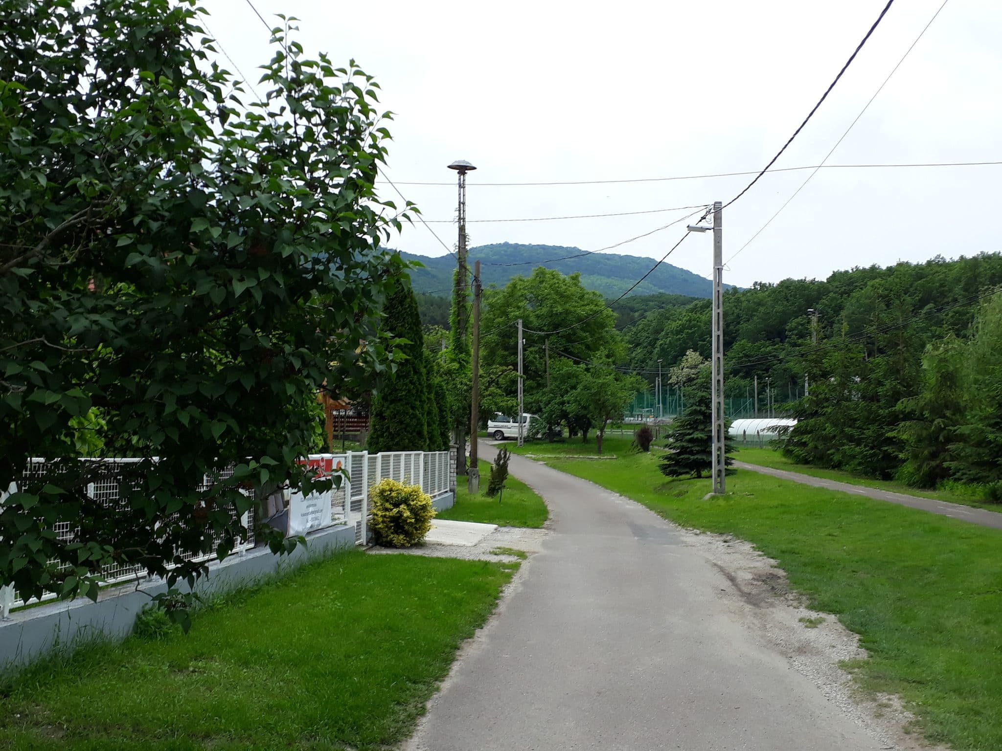 Street view near Kiskoma Vendégház Felsőtárkány, Felsőtárkány — © vasony (CC BY-SA · Mapillary)