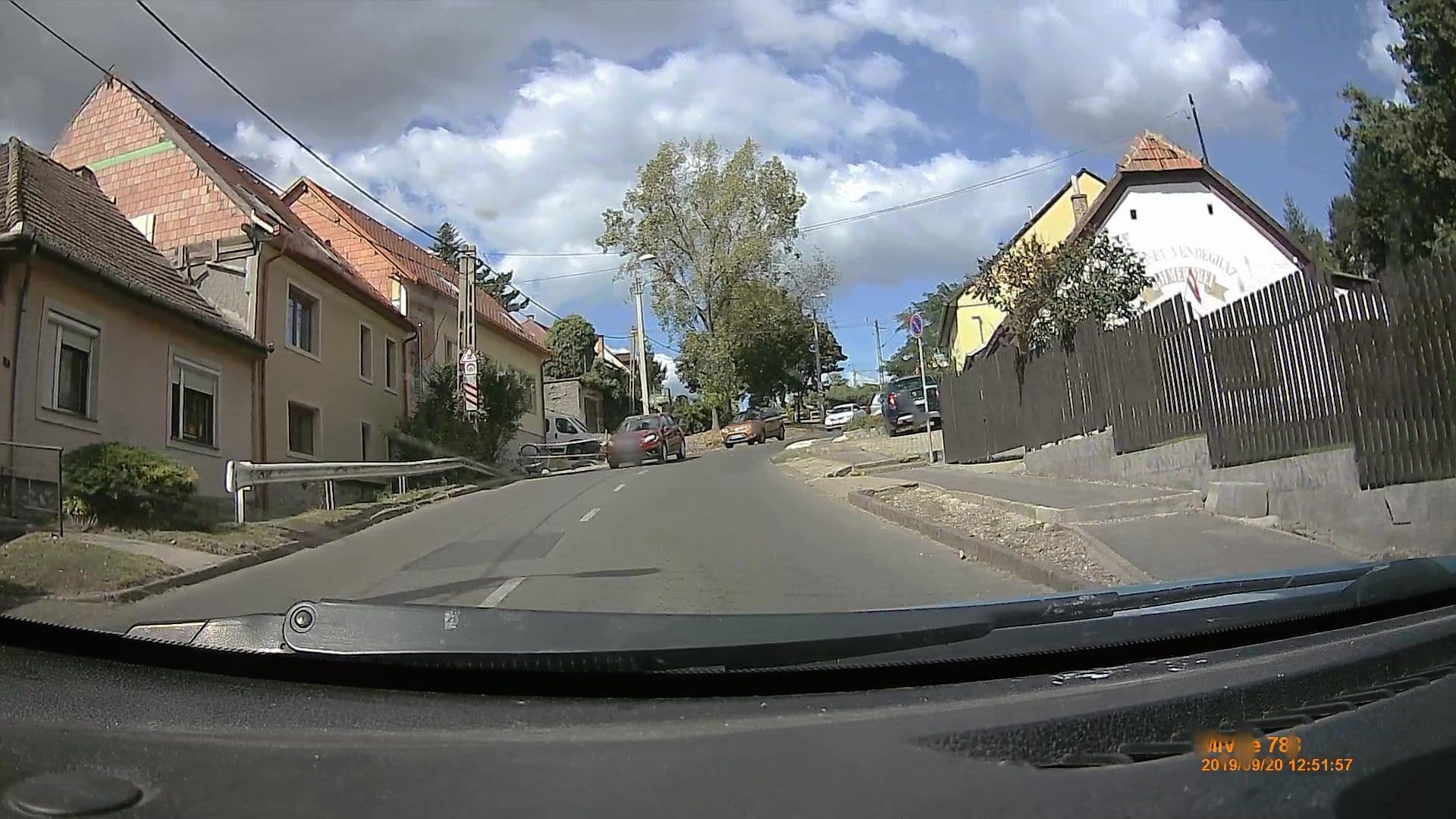 Street view near Mekcsey Apartmanház, Eger — © geox123 (CC BY-SA · Mapillary)