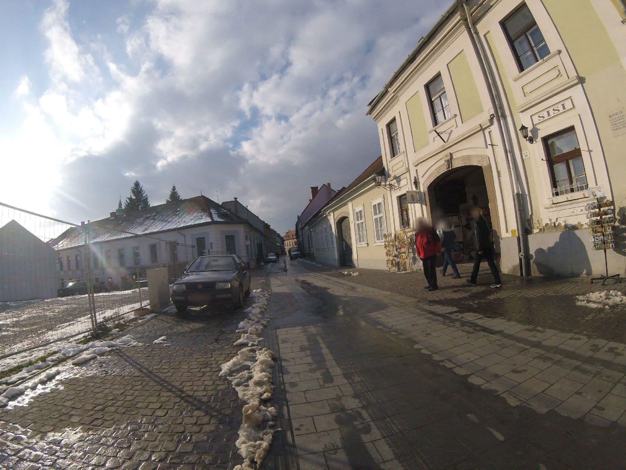 Street view near Arany Barokk Apartman, Eger — © utvonalfelmeresek (CC BY-SA · Mapillary)