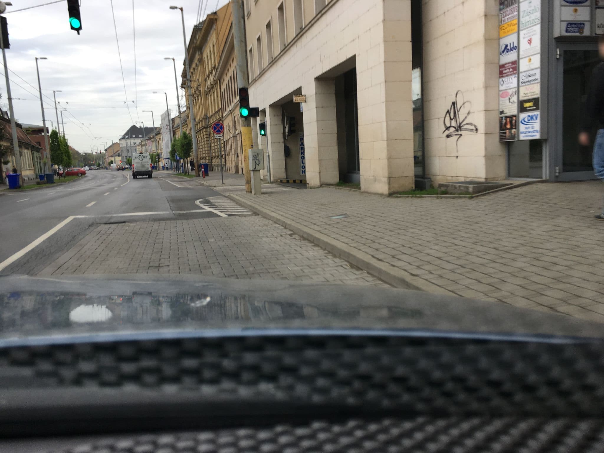 Street view near Hotel Régi Posta, Debrecen — © zsolt (CC BY-SA · Mapillary)