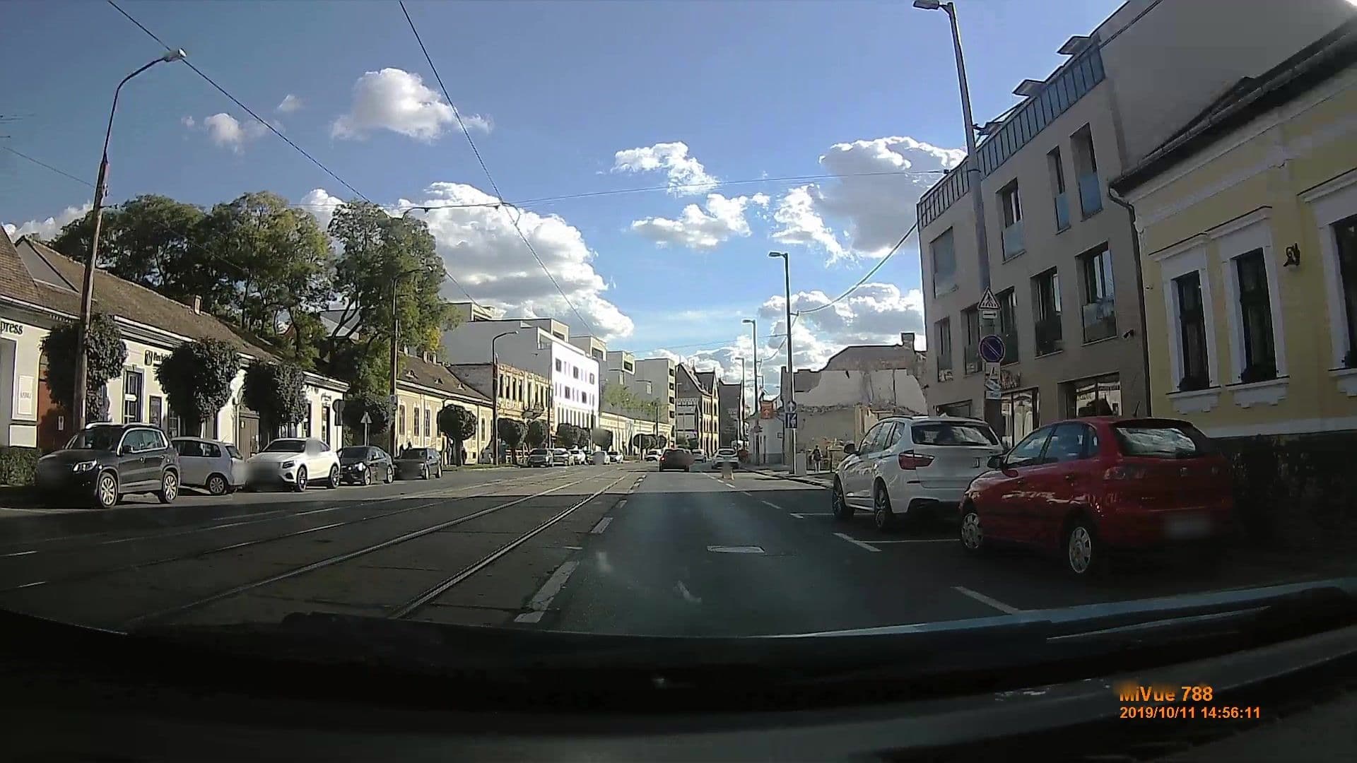 Street view near Zsuzsanna Vendégház, Debrecen — © geox123 (CC BY-SA · Mapillary)