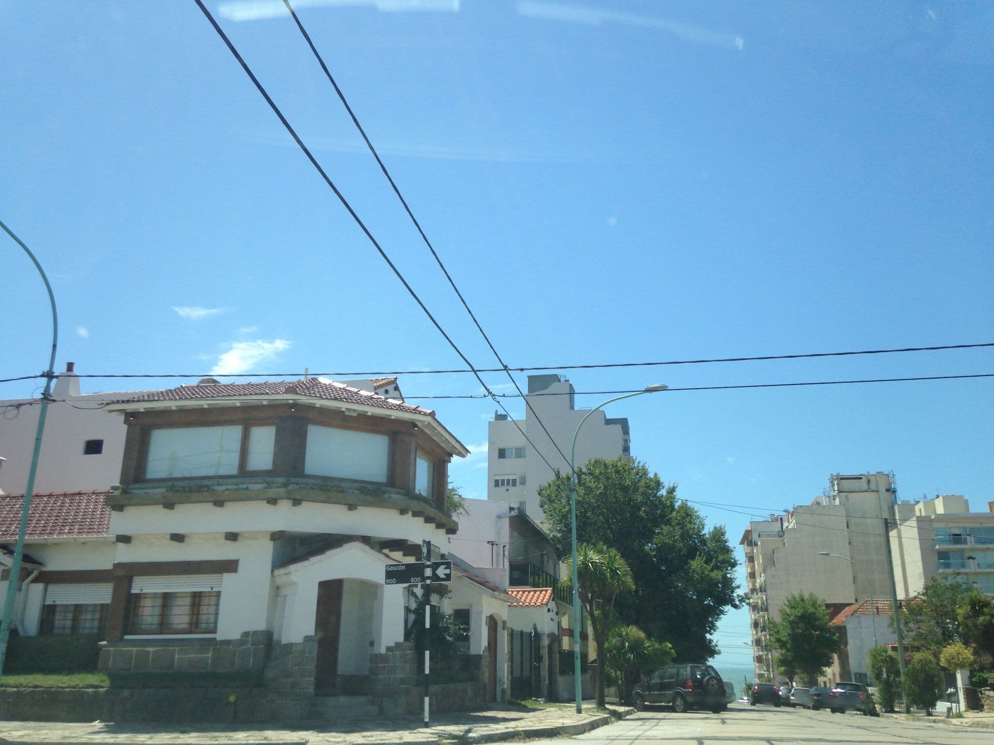 Street view near Playa Varese Inn, Mar del Plata — © maryann (CC BY-SA · Mapillary)
