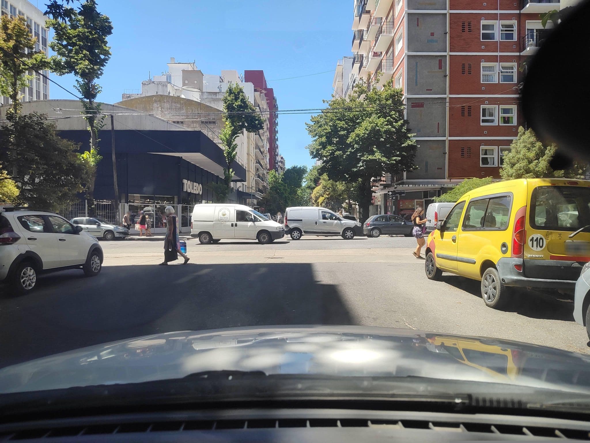 Street view near Hotel Galeón, Mar del Plata — © Kaart_Local (CC BY-SA · Mapillary)