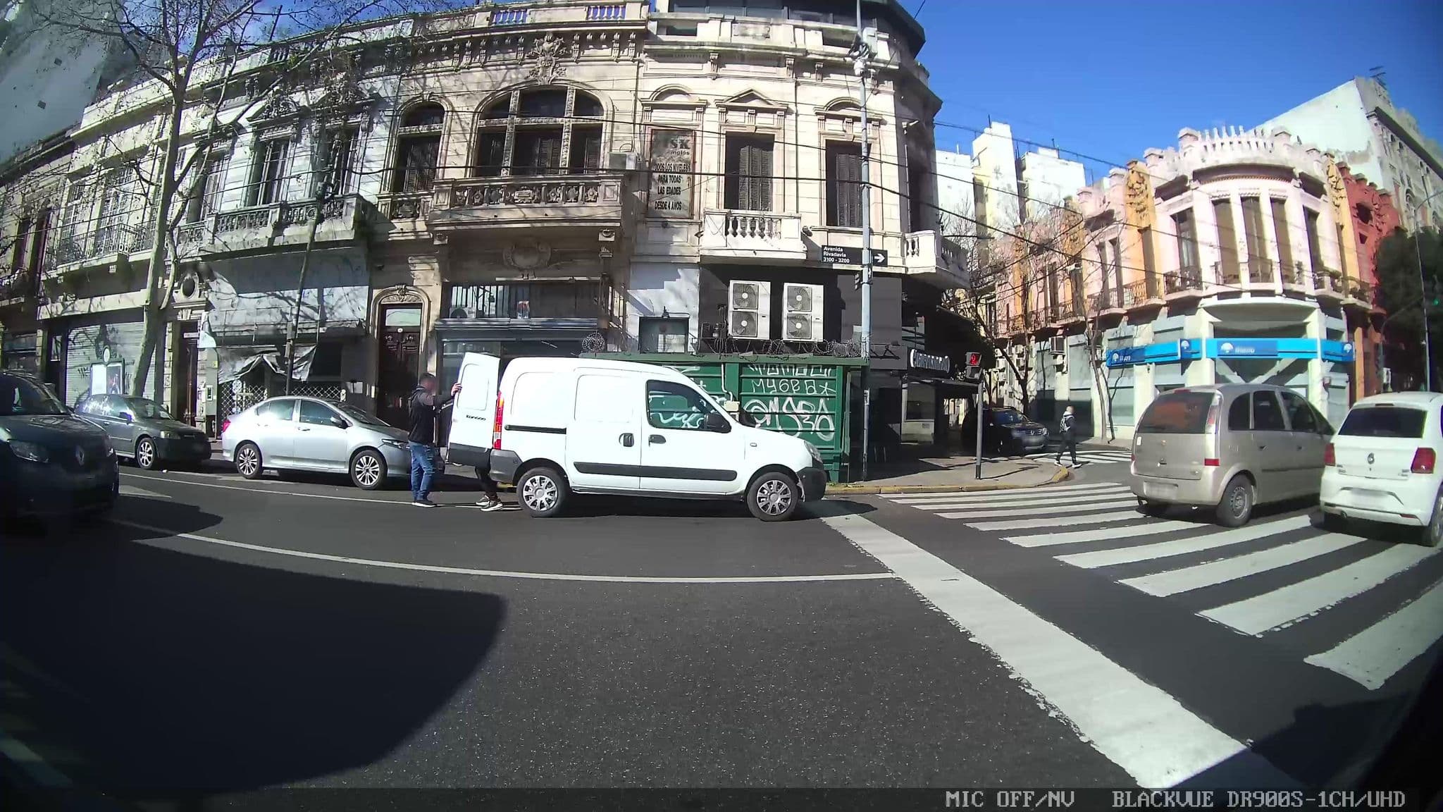 Street view near El Edificio De Los Pavos Reales, Balvanera — © kaart_1 (CC BY-SA · Mapillary)