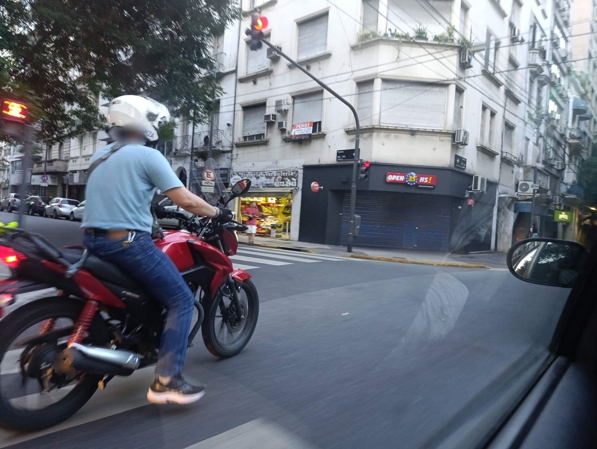 Street view near Days Inn Confort Hotel, Balvanera — © Great-Hawk (CC BY-SA · Mapillary)