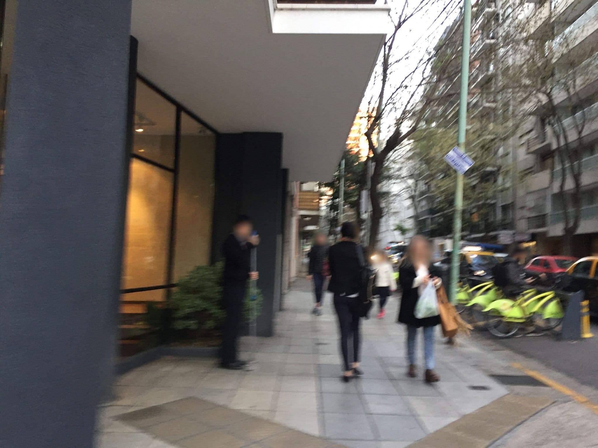 Street view near Art Suites & Gallery, Retiro — © nicolas17 (CC BY-SA · Mapillary)