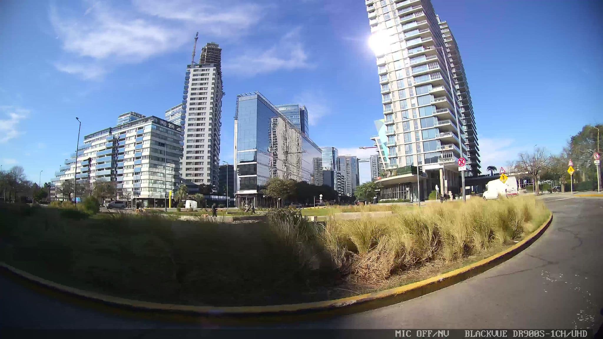 Street view near Hotel Madero, Buenos Aires — © kaart_1 (CC BY-SA · Mapillary)