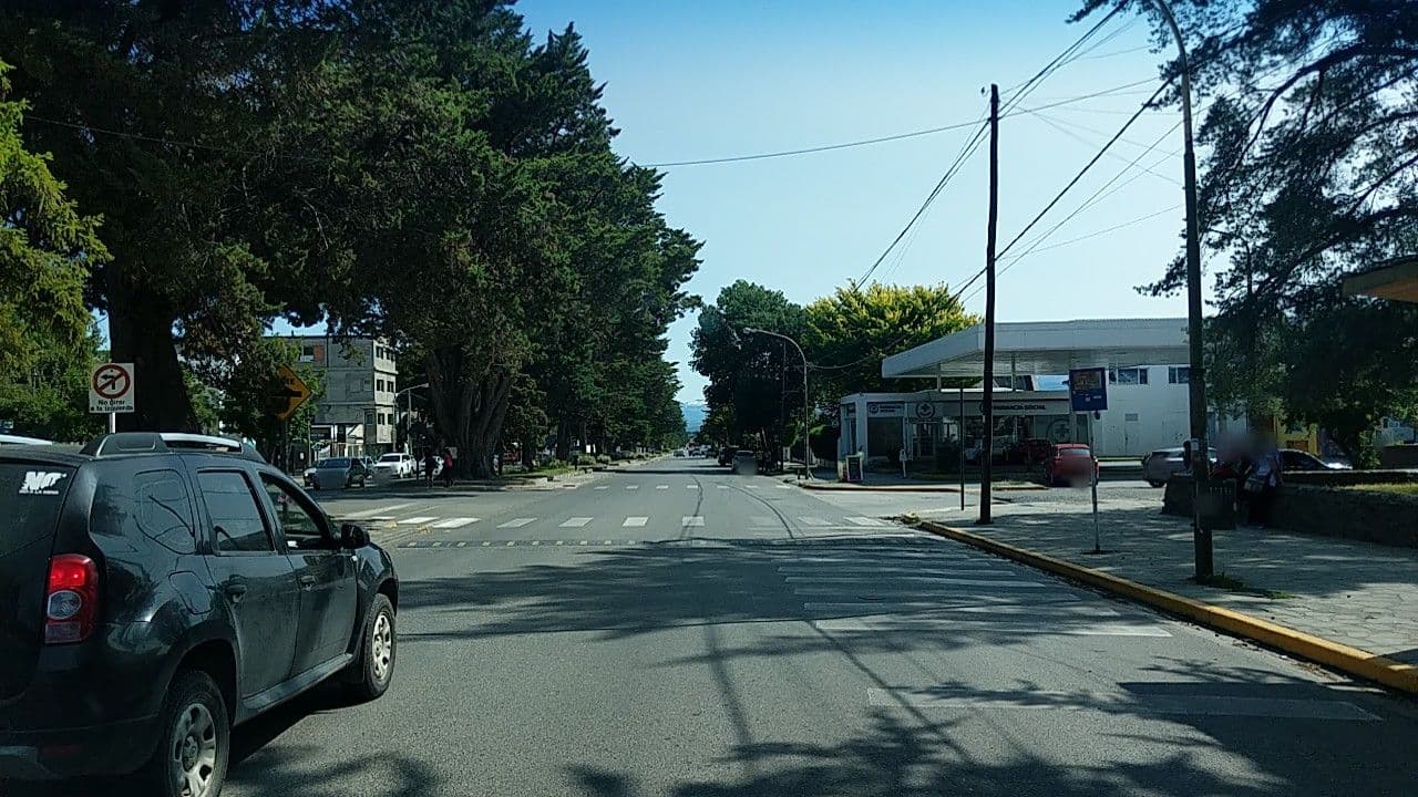 Street view near Las Mutisias, Esquel — © v987412 (CC BY-SA · Mapillary)