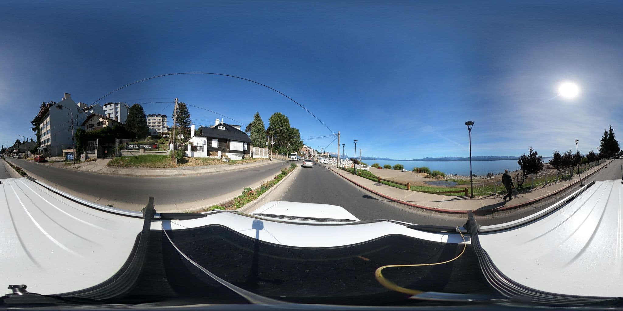 Street view near Hotel Espejo del lago, San Carlos de Bariloche — © Kaart_Local (CC BY-SA · Mapillary)