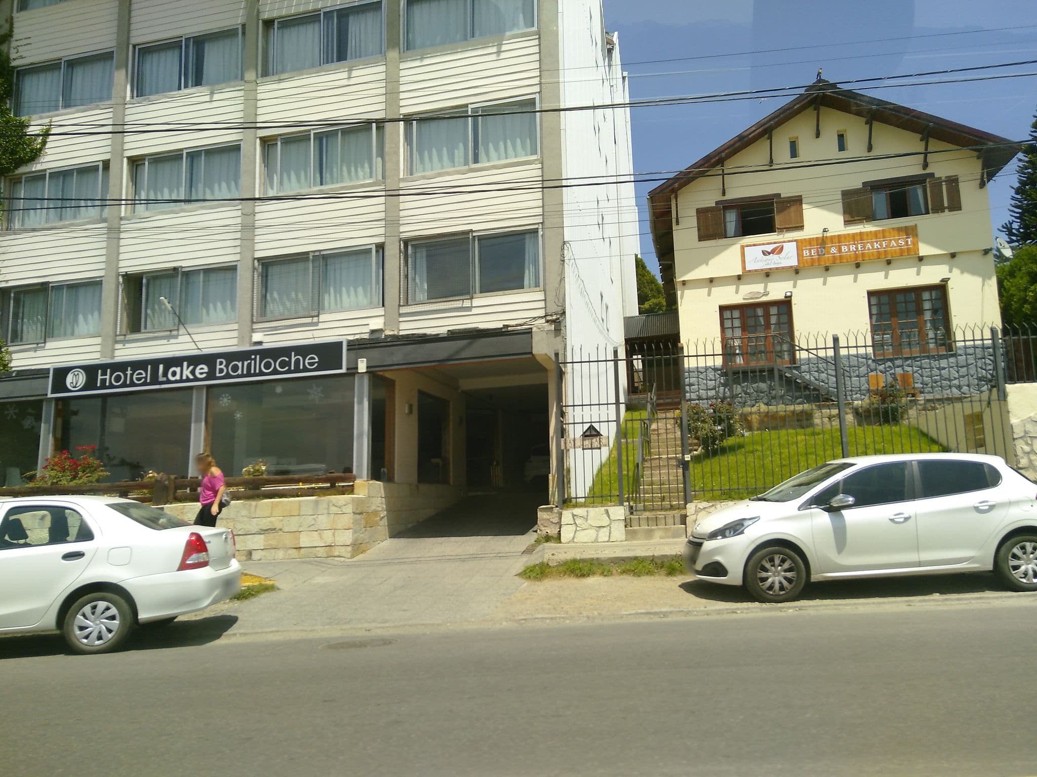 Street view near El Candil Hotel, San Carlos de Bariloche — © kibour (CC BY-SA · Mapillary)