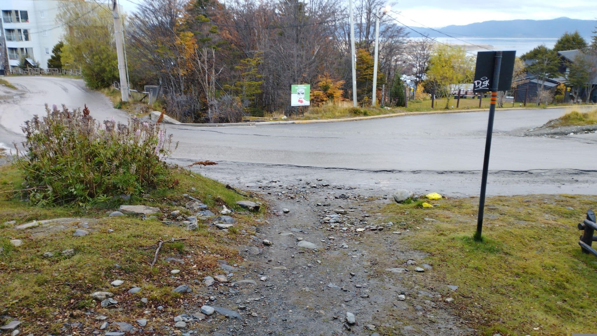 Street view near AltosUshuaia, Ushuaia — © carlosbrys (CC BY-SA · Mapillary)