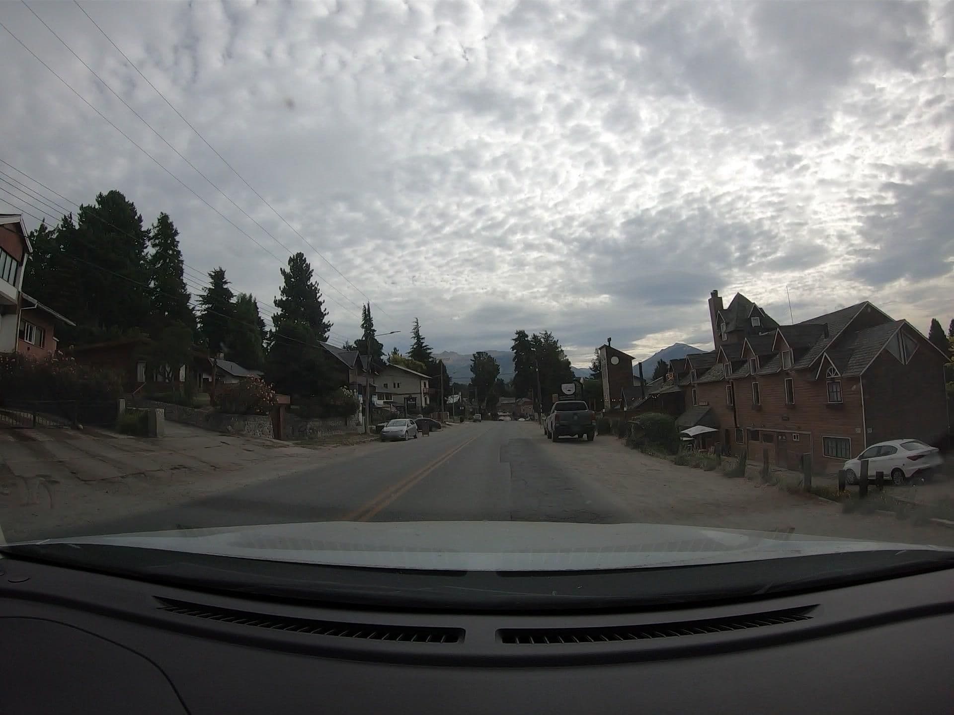 Street view near Bungalows Unsur Bariloche, San Carlos de Bariloche — © martinvilu (CC BY-SA · Mapillary)