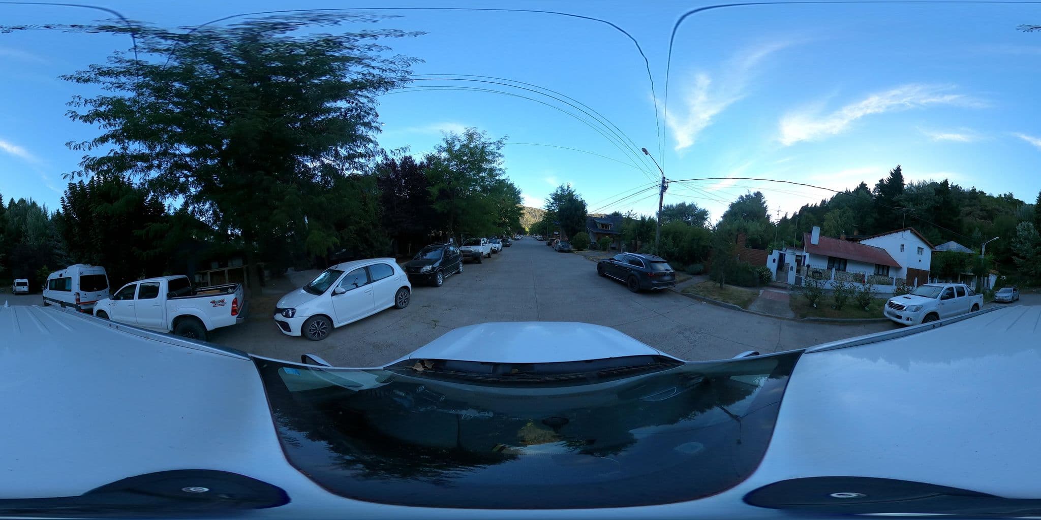 Street view near Cabañas Claro del Bosque, San Martín de los Andes — © Kaart_Local (CC BY-SA · Mapillary)