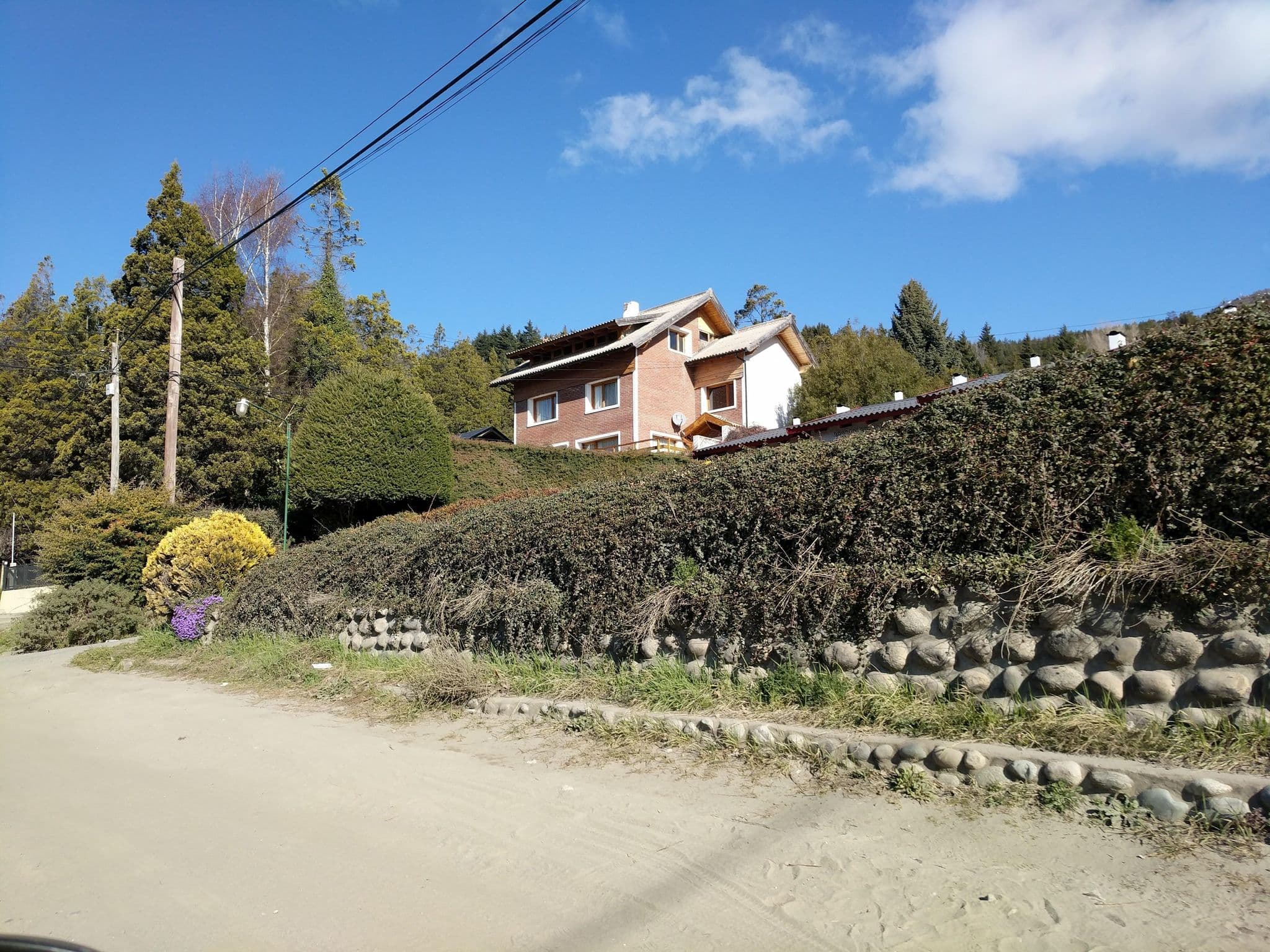Street view near Los Arcos, San Carlos de Bariloche — © zentown (CC BY-SA · Mapillary)