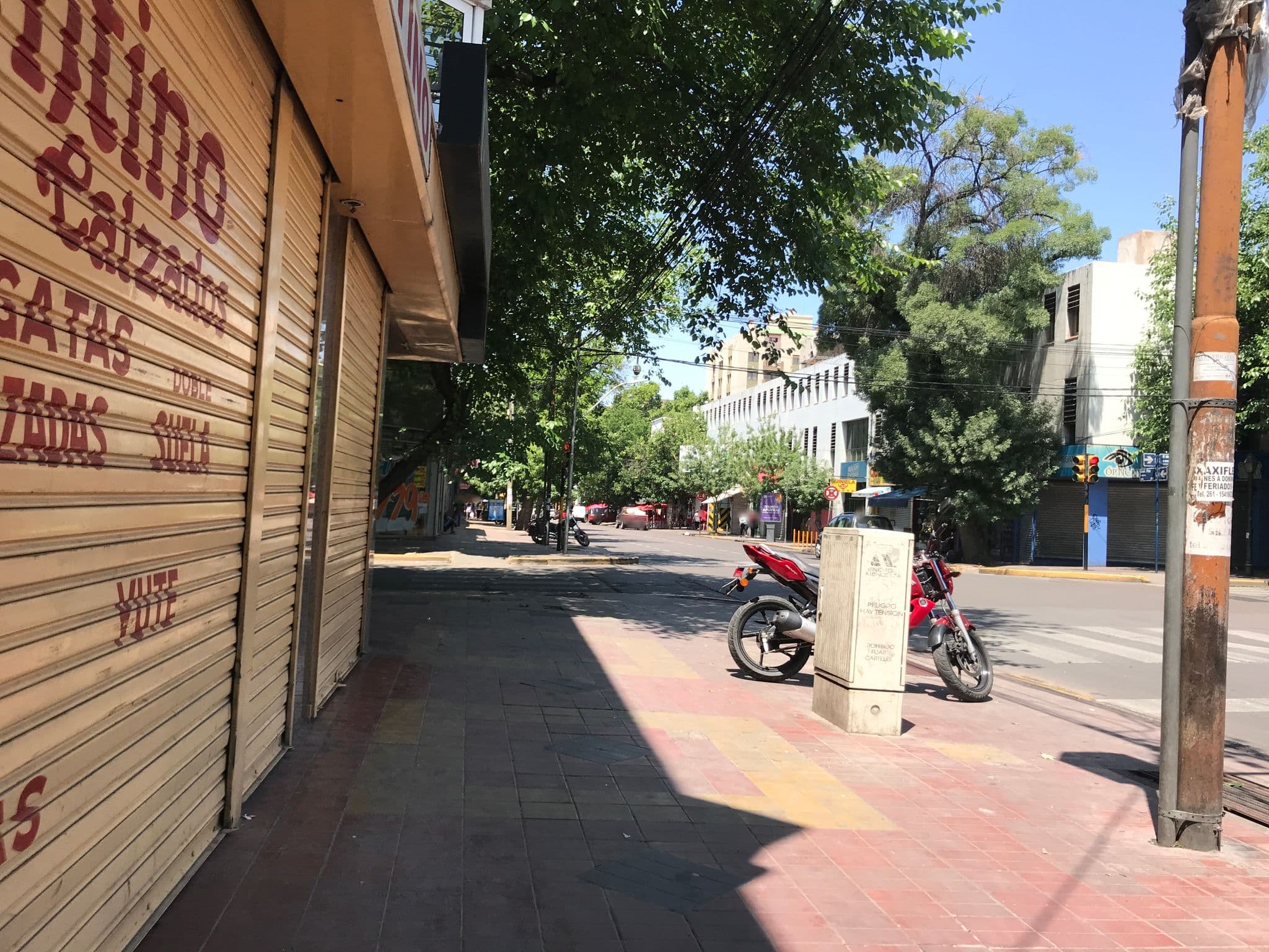 Street view near Hotel Alexander, Mendoza — © miguel_andrade (CC BY-SA · Mapillary)