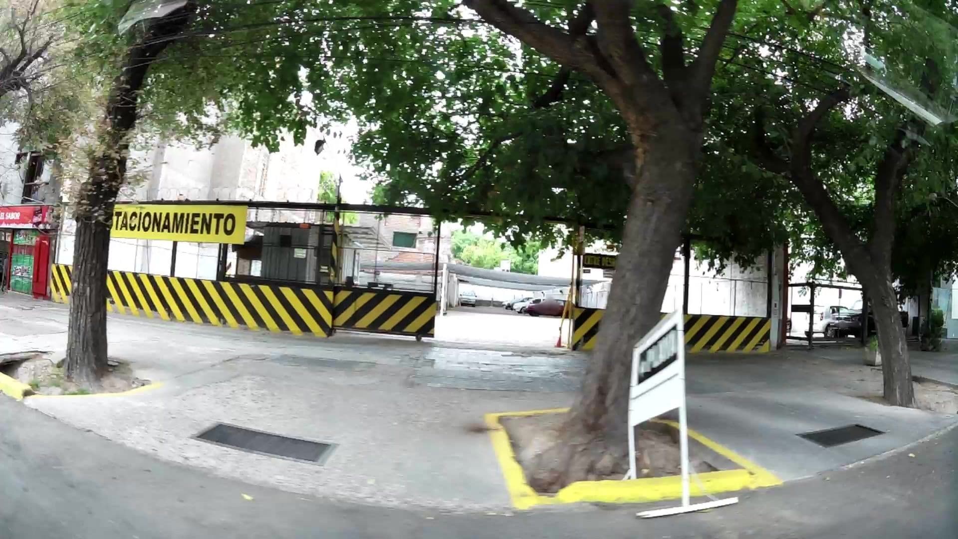 Street view near Lapacho Hostel, Mendoza — © kaartcam (CC BY-SA · Mapillary)