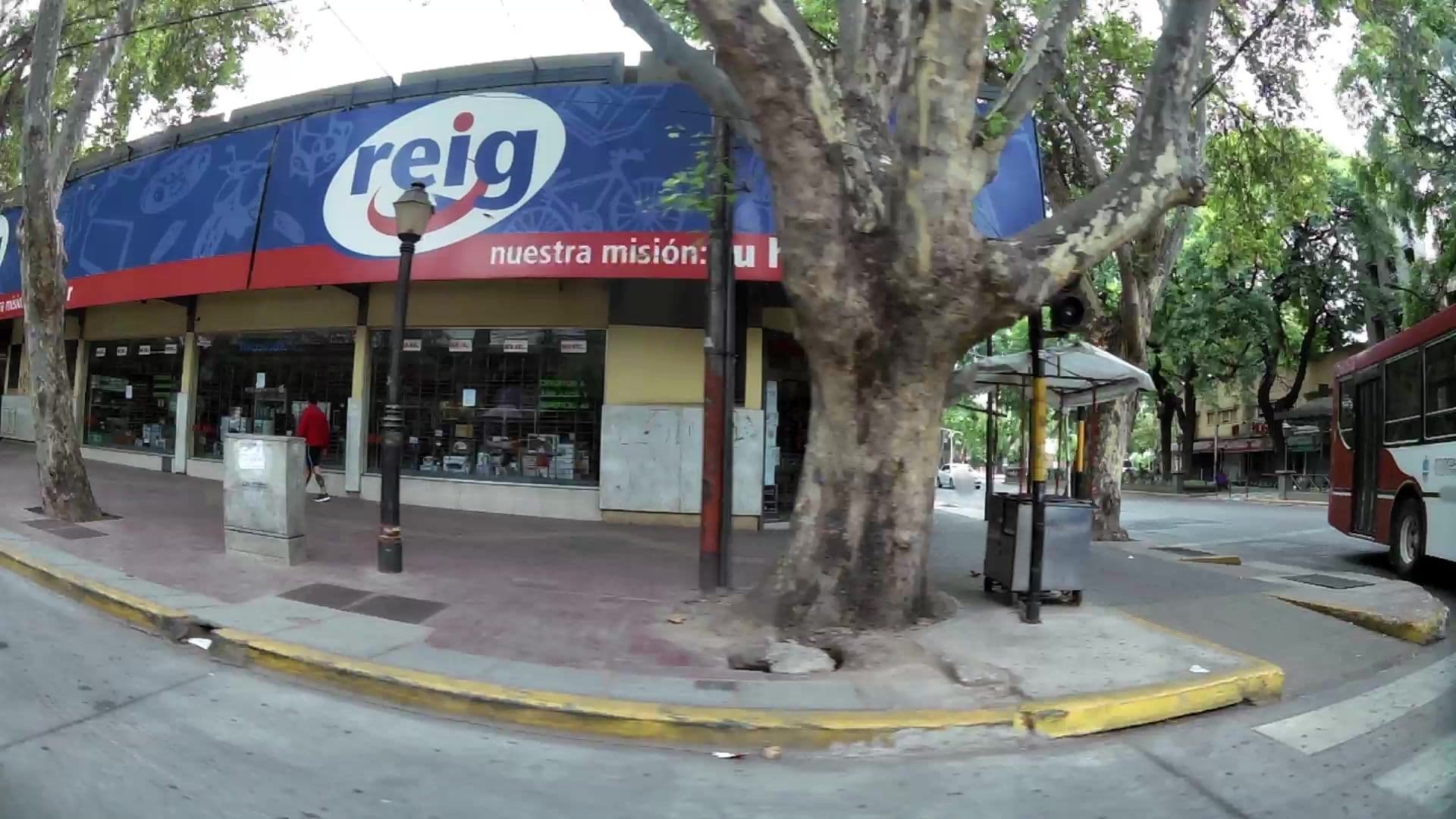 Street view near La Cava Hostel, Mendoza — © kaartcam (CC BY-SA · Mapillary)