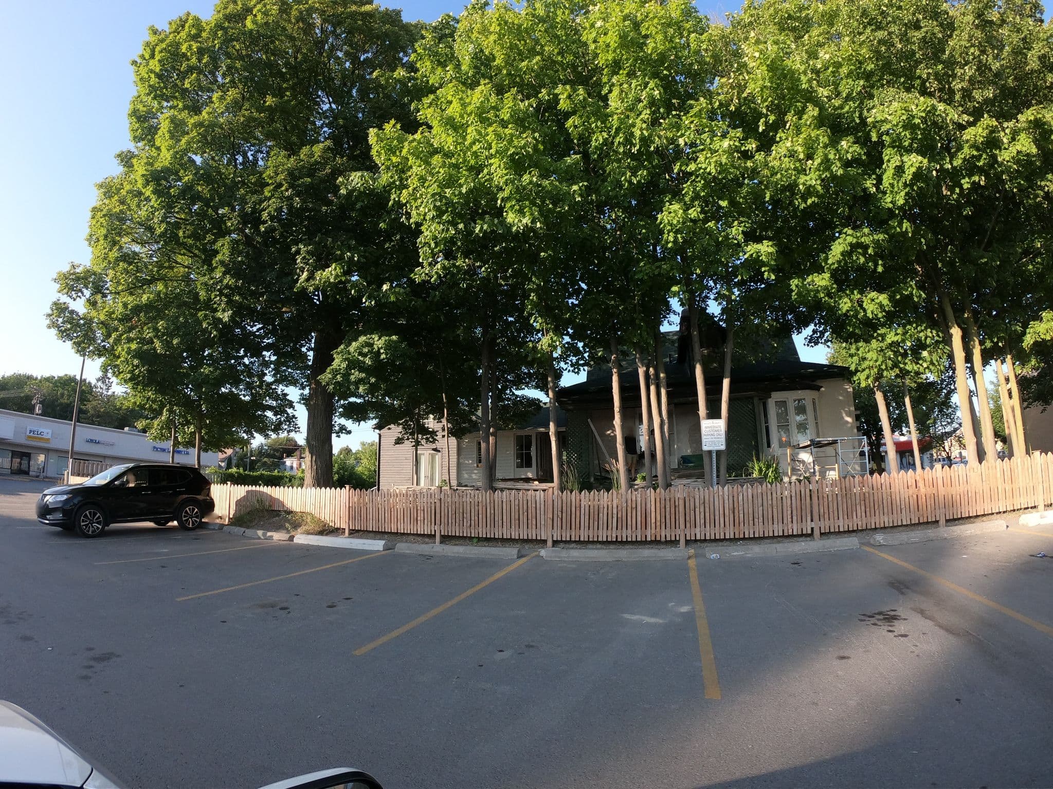 Street view near House of Falconer, Picton — © zzptichka (CC BY-SA · Mapillary)
