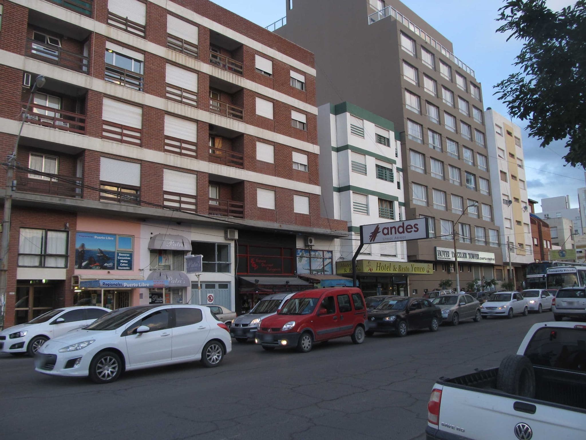 Street view near A la Helice, Puerto Madryn — © sk53 (CC BY-SA · Mapillary)