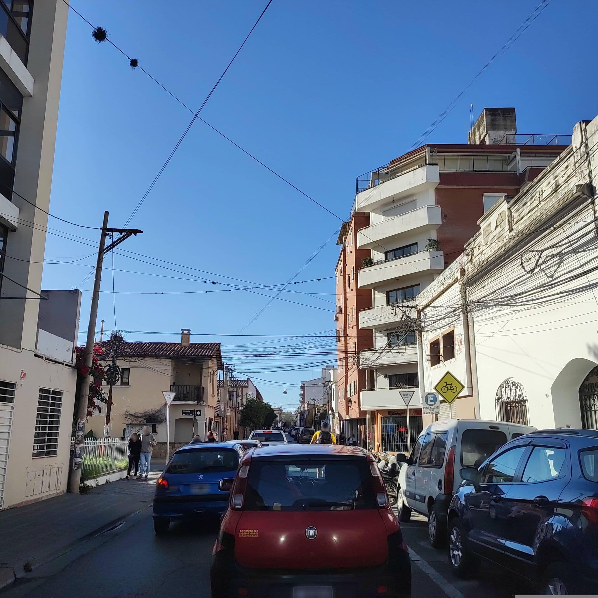 Street view near Apart Hotel Buenos Aires, Salta — © diegokrein (CC BY-SA · Mapillary)