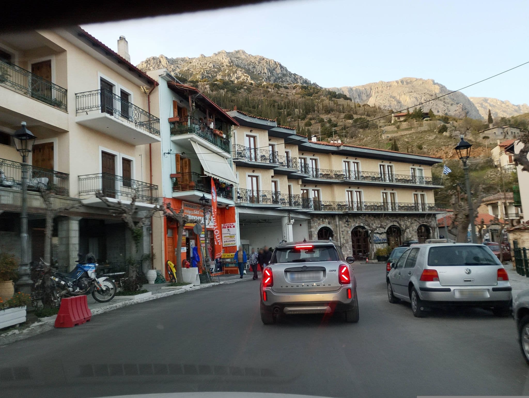 Street view near Alpen House Spa, Aráchova — © George_210 (CC BY-SA · Mapillary)
