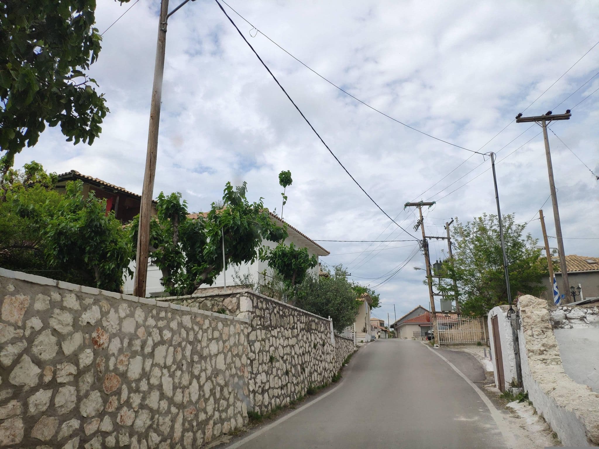 Street view near Lenia Studios, Nidhríon — © pppetros (CC BY-SA · Mapillary)