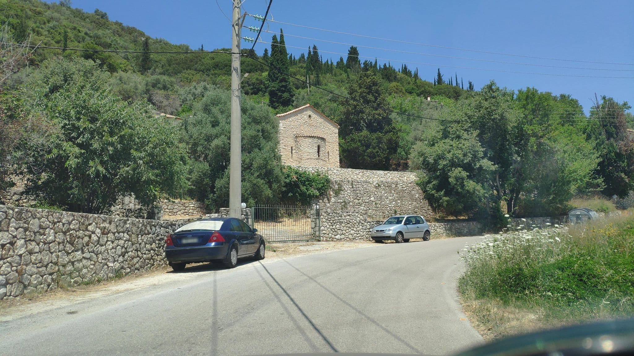 Street view near Mojo Luxury Apartments, Lefkáda — © pppetros (CC BY-SA · Mapillary)