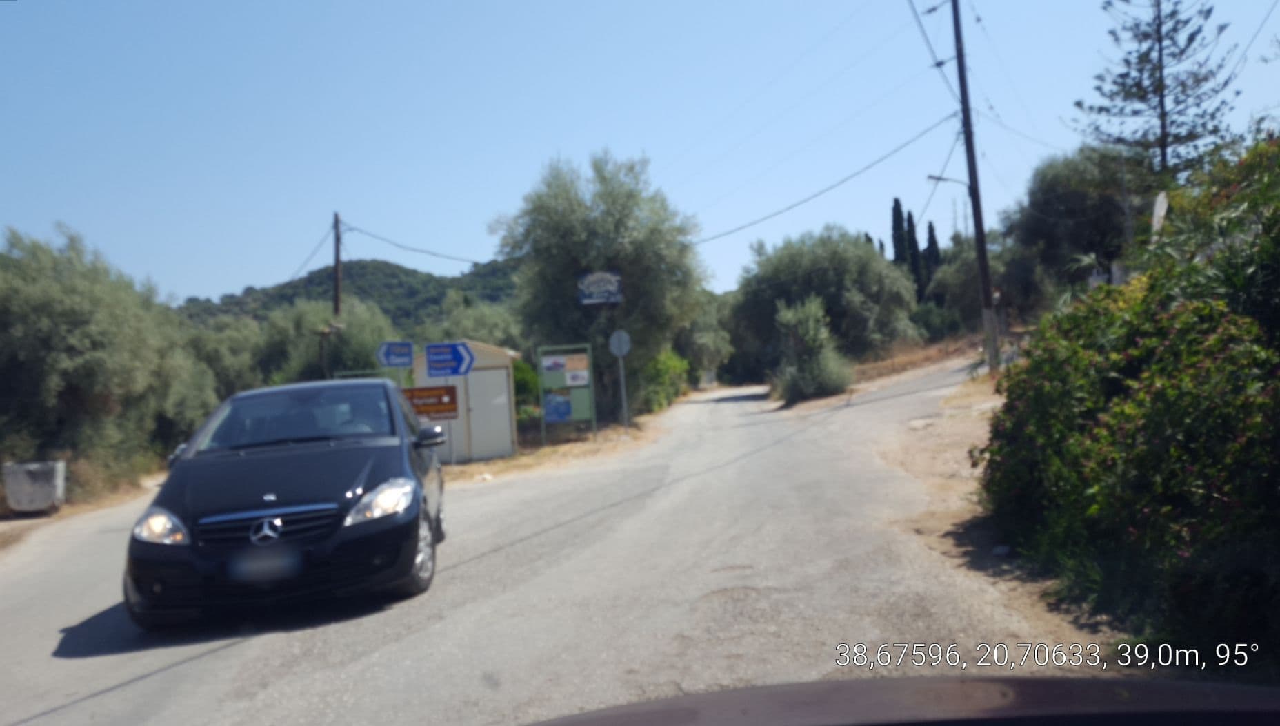 Street view near Vliho Bay Suites And Apartments, Nidhríon — © samsam7575 (CC BY-SA · Mapillary)