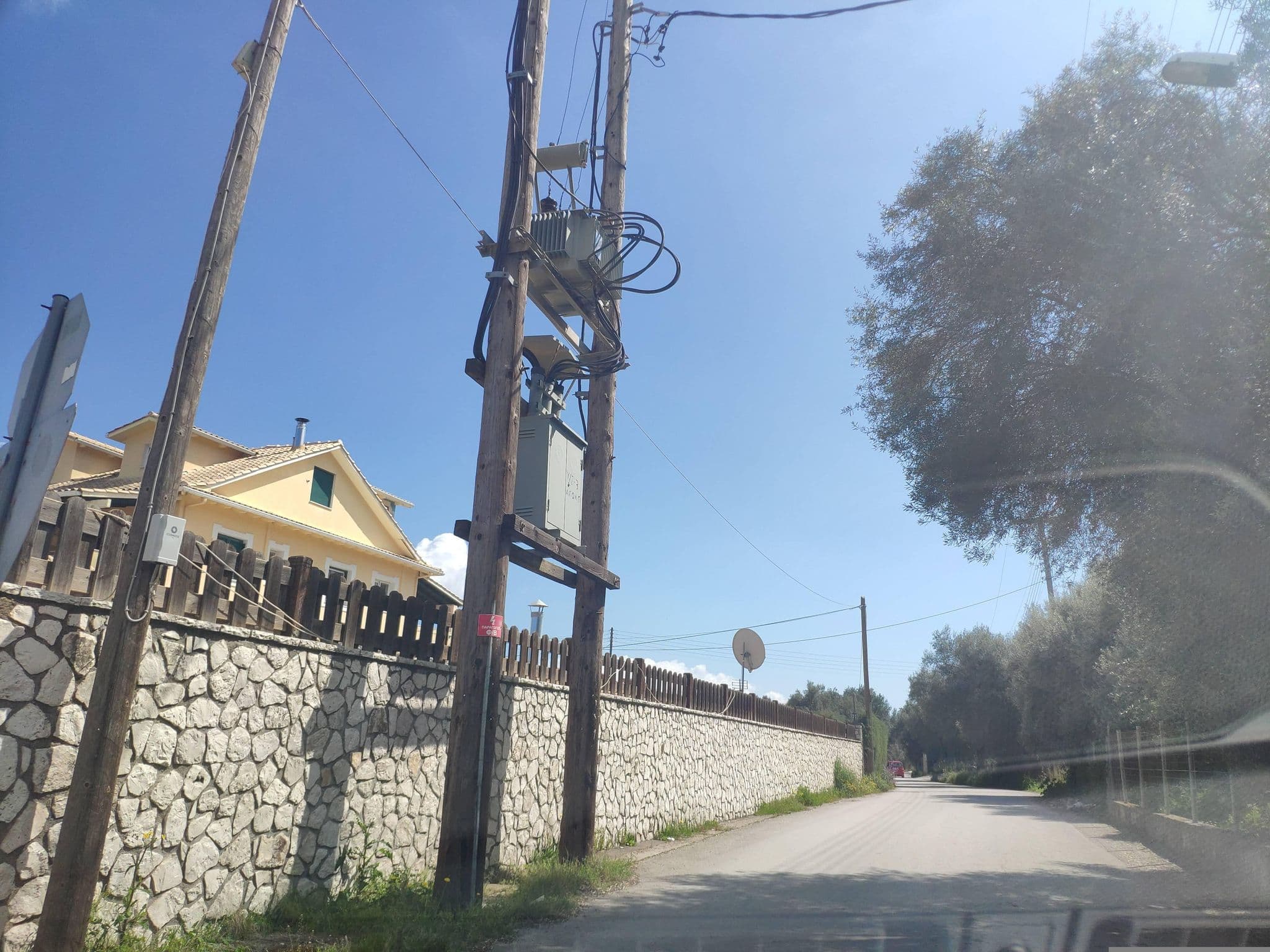 Street view near Villa Vita Holidays, Lefkáda — © pppetros (CC BY-SA · Mapillary)