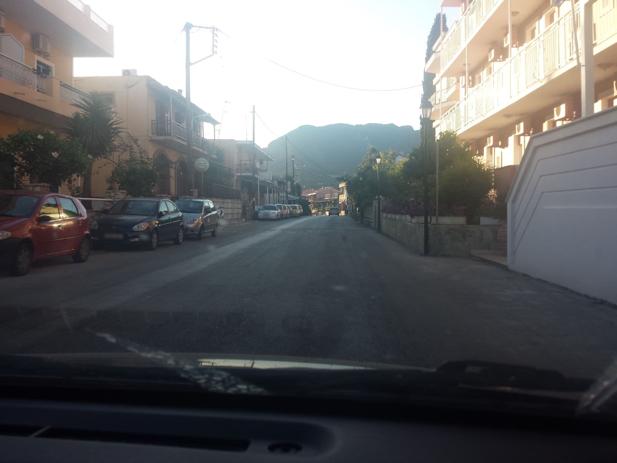 Street view near Irini Studios, Kynopiástes — © fredrik (CC BY-SA · Mapillary)