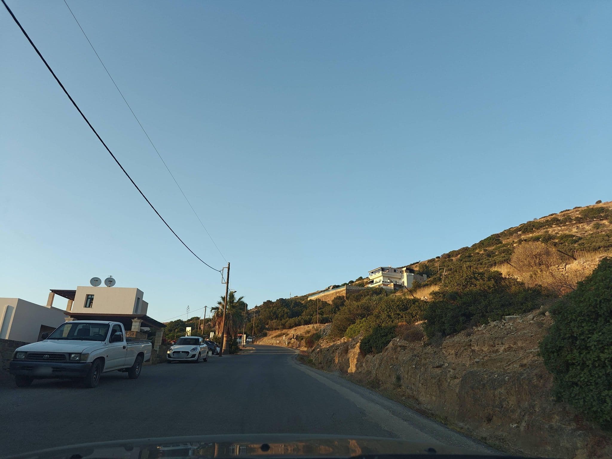 Street view near Roubini, Kíssamos — © grkpete (CC BY-SA · Mapillary)