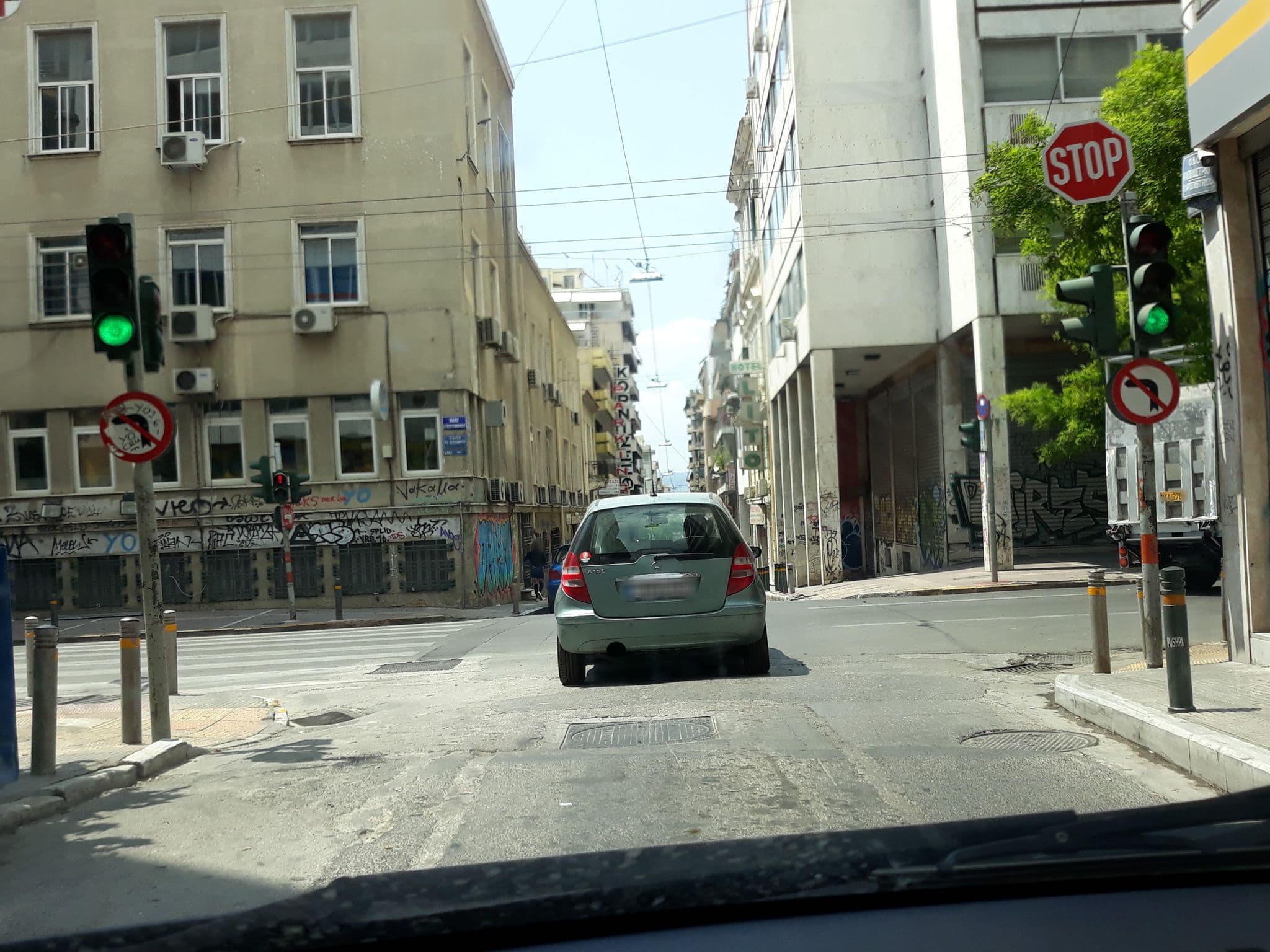 Street view near Lito Hotel - Λητω, Athens — © koulaxizis (CC BY-SA · Mapillary)